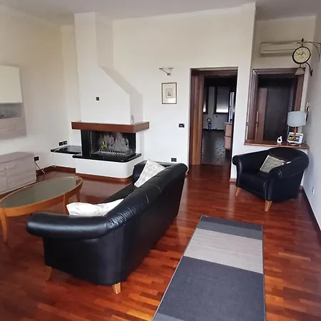 La Casa Intanto